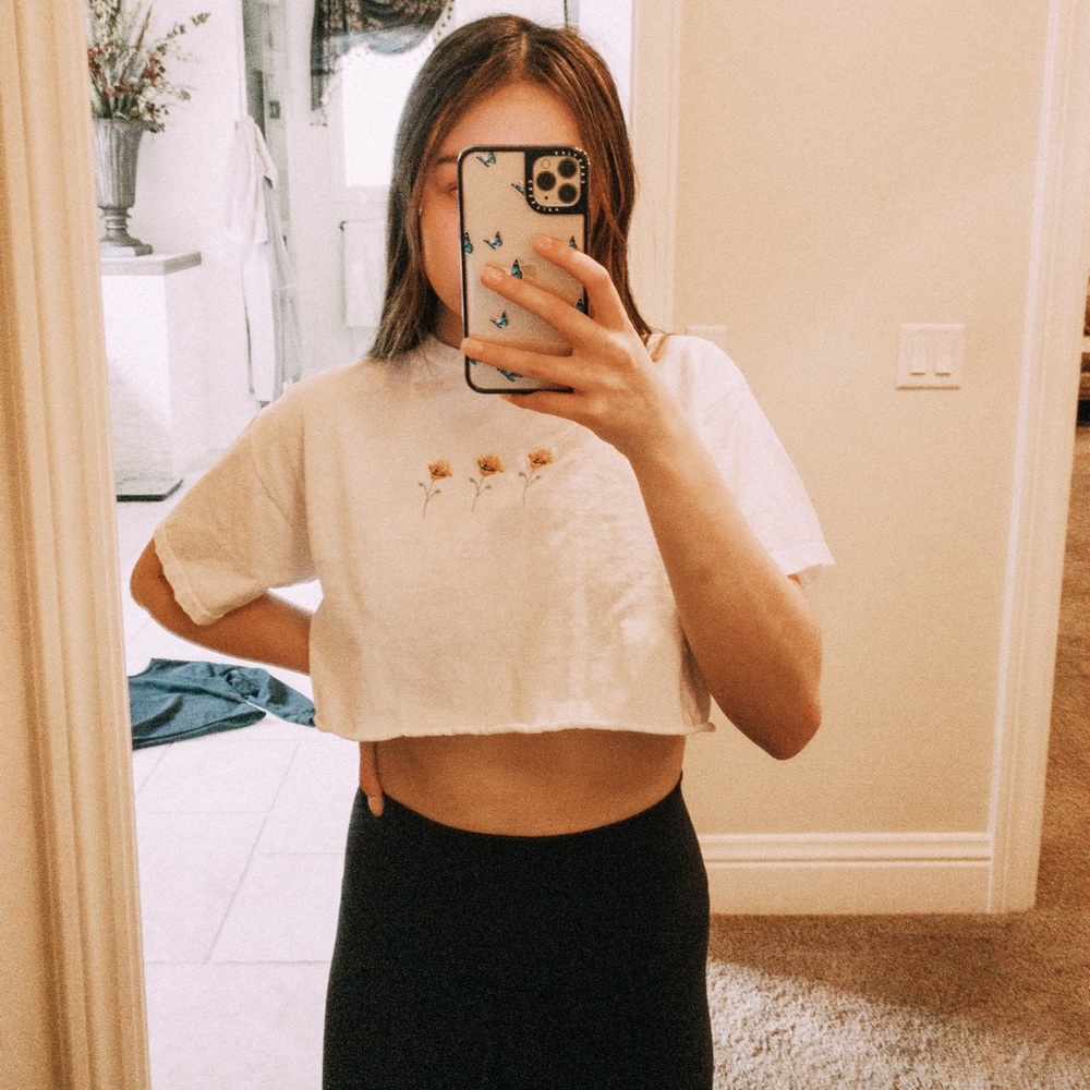 SOLD brandy melville✨— white crop with flowers!!